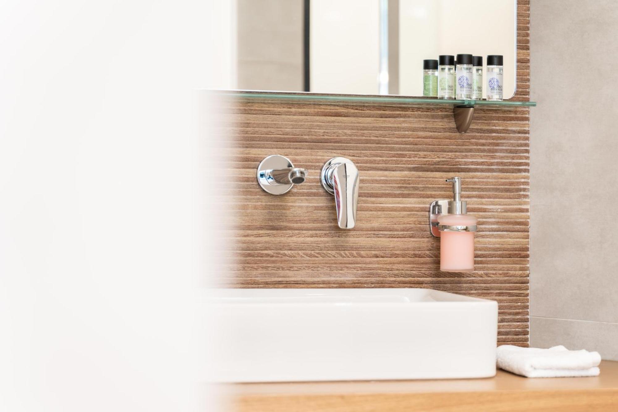 Luxury Bauhaus Athens Apartment Bagian luar foto